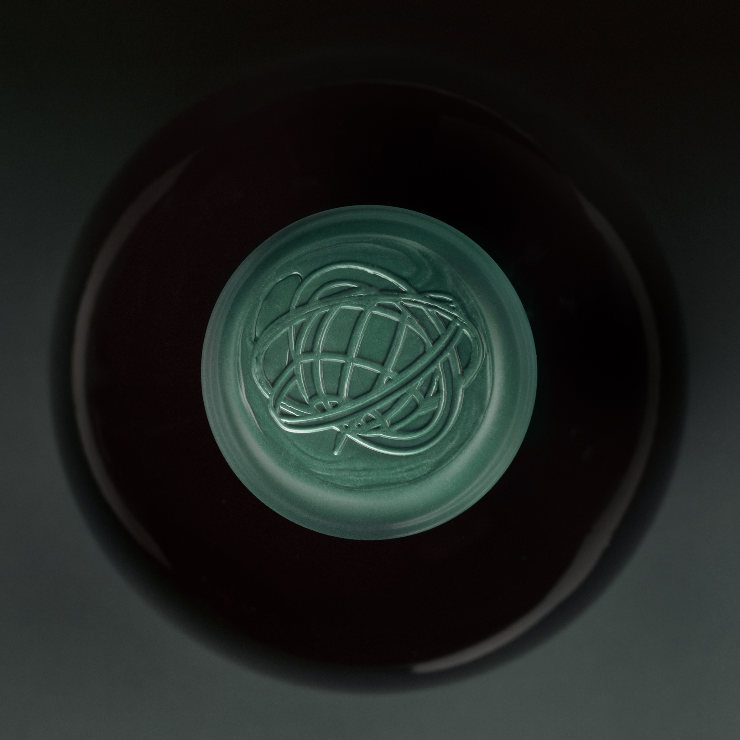 PYM-RAE wax top with logo.