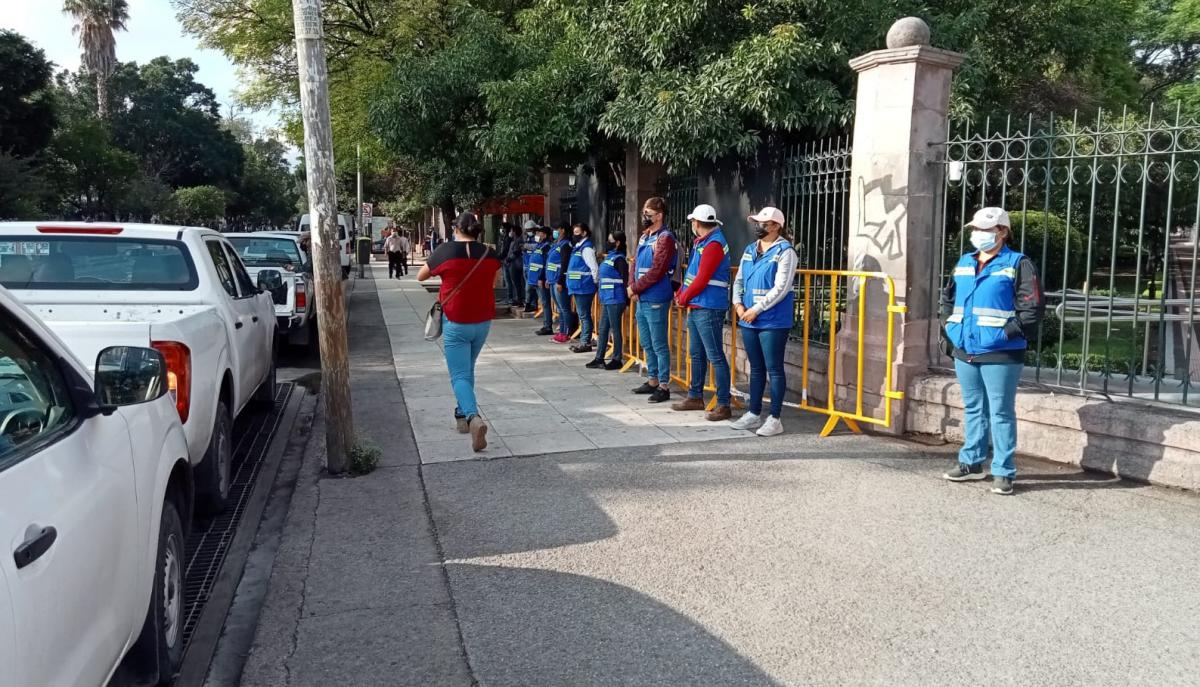 Realizan operativo para inhibir comercio ambulante en Centro Histórico