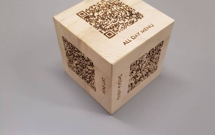 Κύβος με χάραξη κωδικού QR για μενού