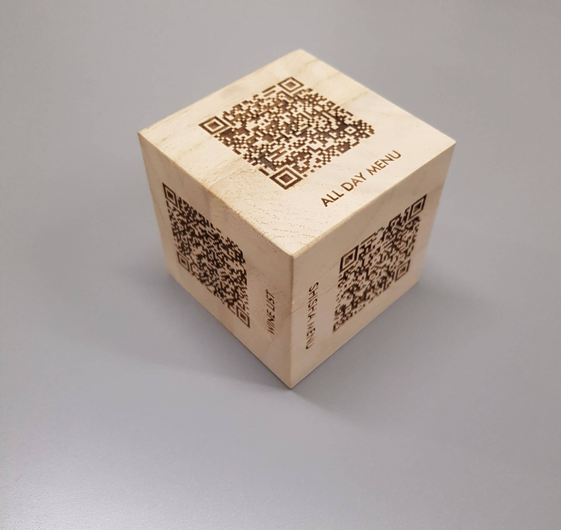 QR code menu – Ant Workshop (3) Κύβος με χάραξη κωδικού QR για μενού