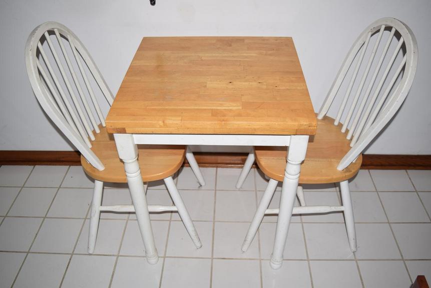 Pottery barn sofa and couch. Auction Ohio | Cottage Kitchen Table & Chairs