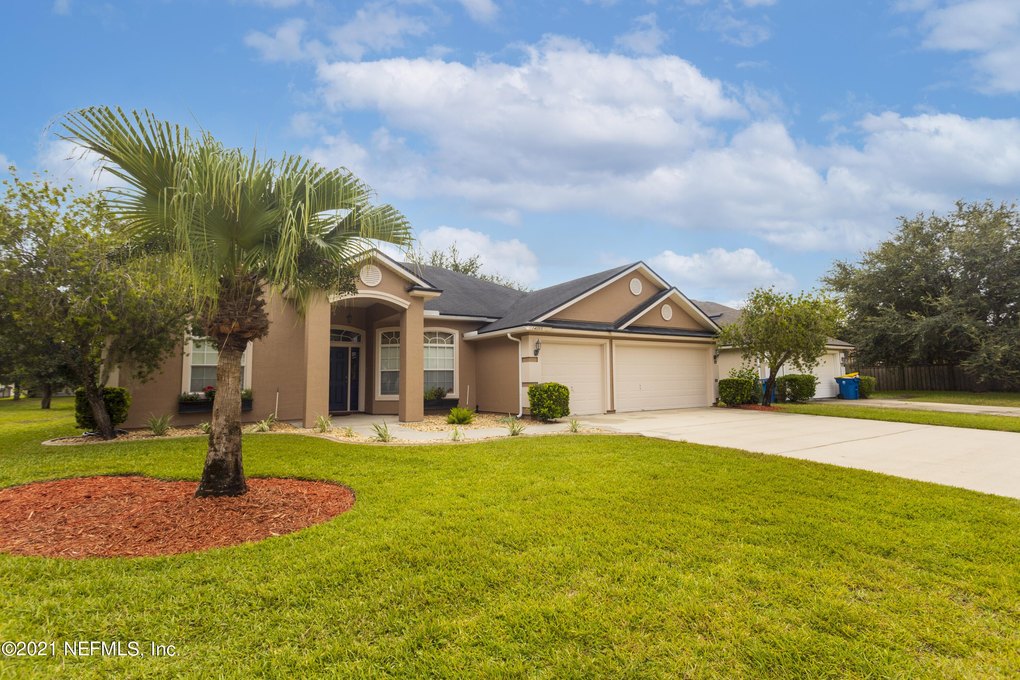 Need rocks to edge your flower beds, lay a patio or build a wall? 14055 Red Rock Lake Dr Jacksonville Fl 32226 Realtor Com