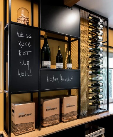 vinothek-heinrichshof_weinregale