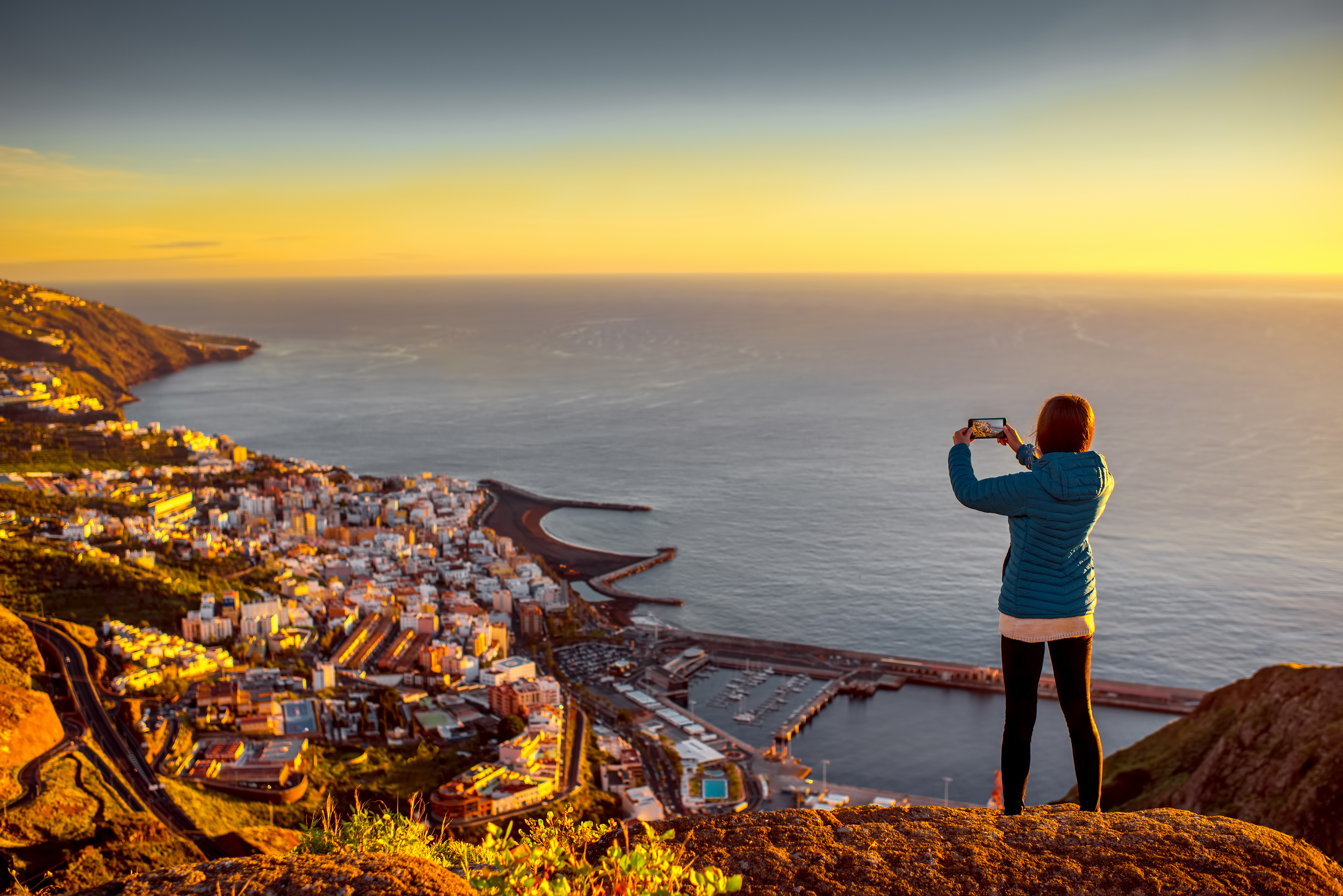 Discovering the Beauty of the World Through the Lens Discovering the Beauty of the World Through the Lens