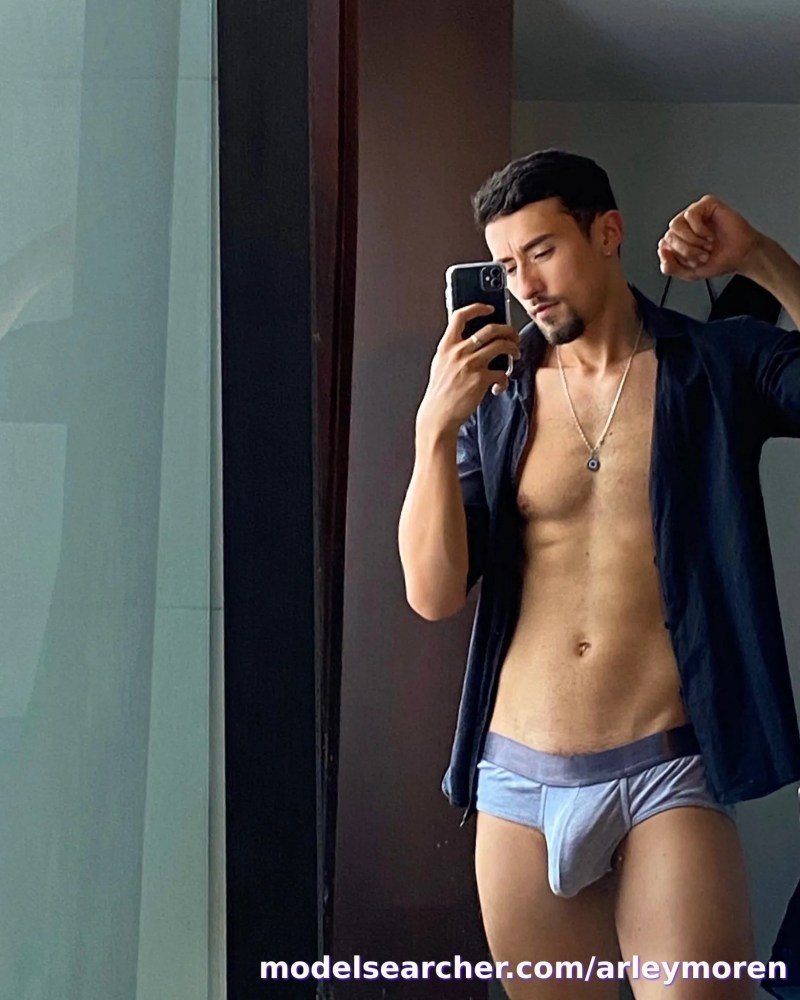 arleymoren Spotlight #fapsearcheri7