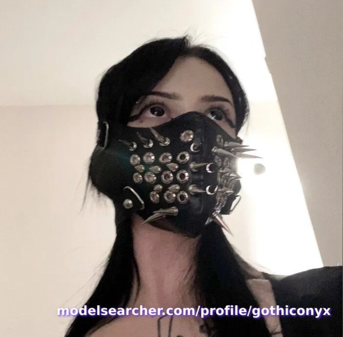 goth_roxie