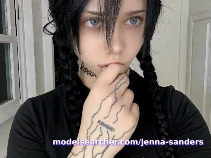 goth_roxie