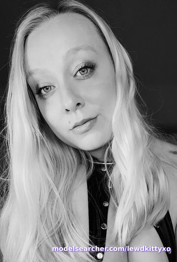 Elle Kitty FREE Spotlight #fapsearcheri2