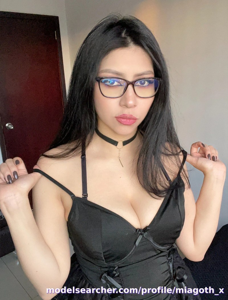 Mia 🖤 Spotlight #fapsearcheri1