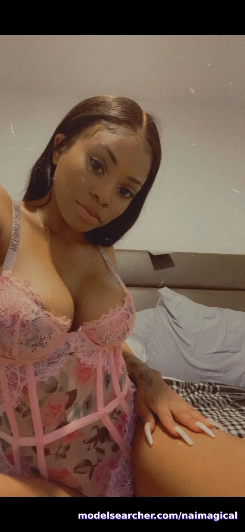 NaomiBella Spotlight #fapsearcheri2