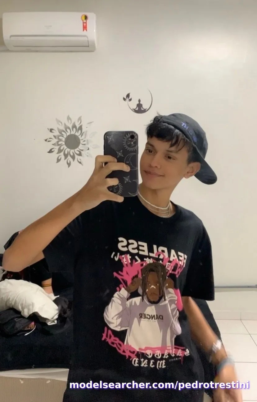 Novinho Pedrin Trestini pelado - Profile oficial do onlyfans com novidades frequentes.
