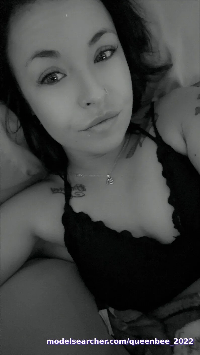 Queen Bee♚ Spotlight #fapsearcheri5