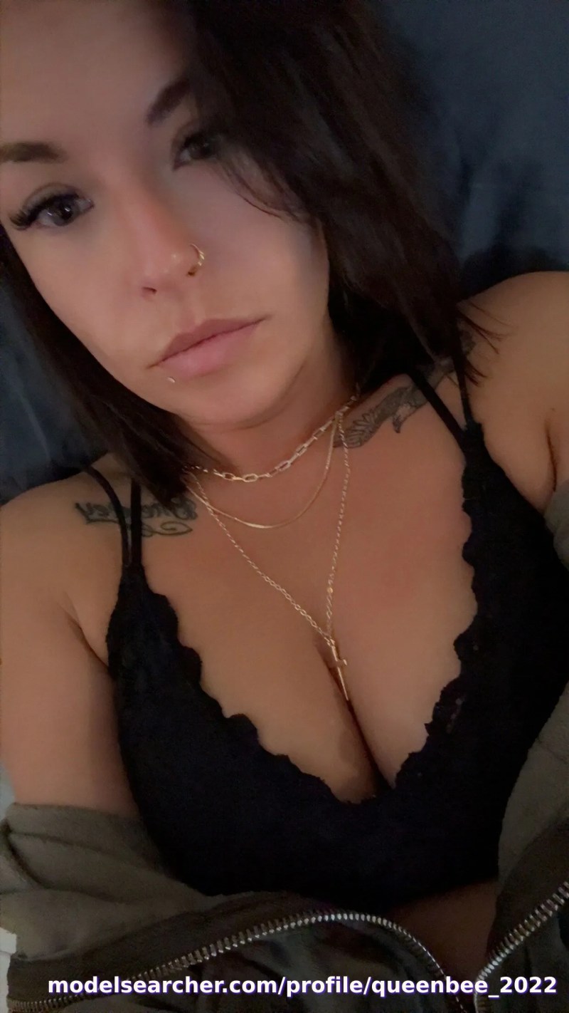 Queen Bee♚ Spotlight #fapsearcheri3