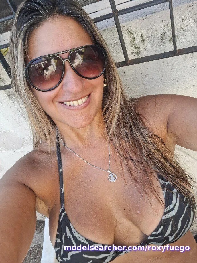 Roxyfuego Spotlight #fapsearcheri1