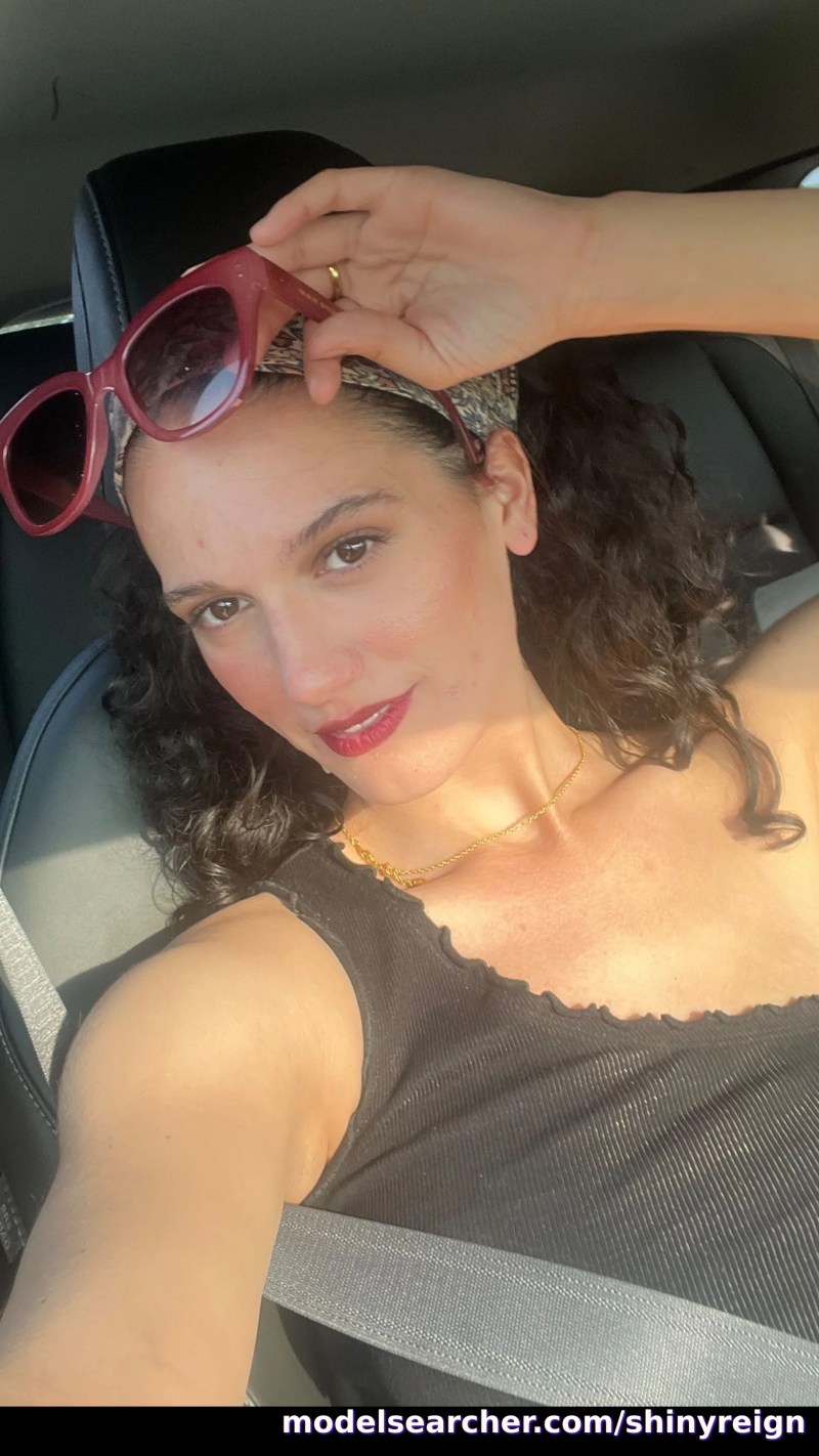 Shiny Reign Spotlight #fapsearcheri1