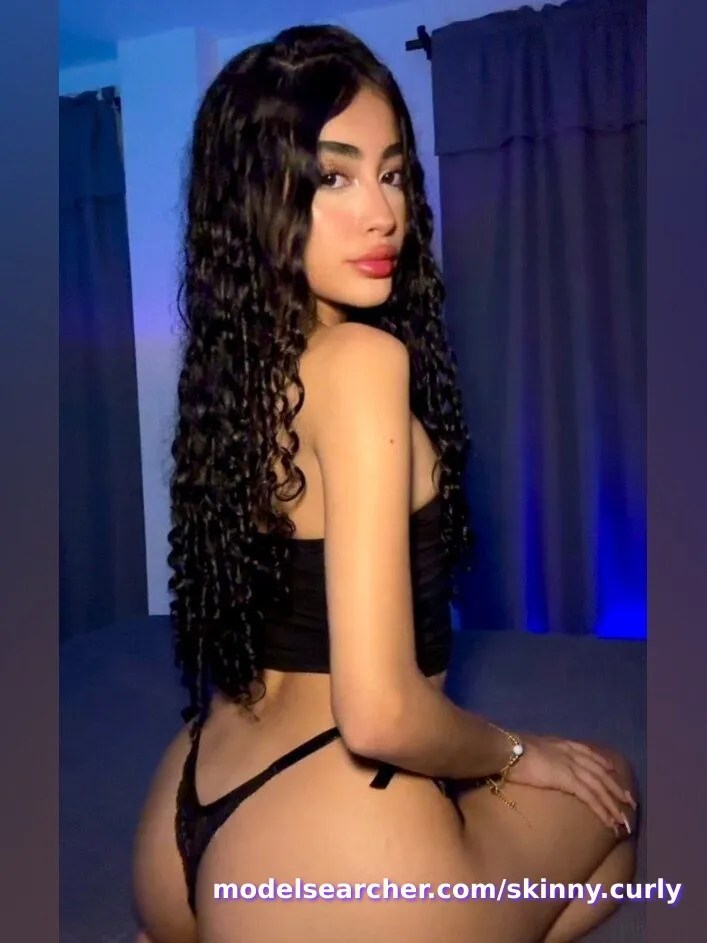 skinny.curly Spotlight #fapsearcheri4