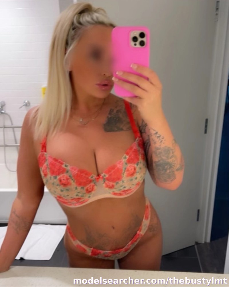 The busty LMT Spotlight #fapsearcheri2