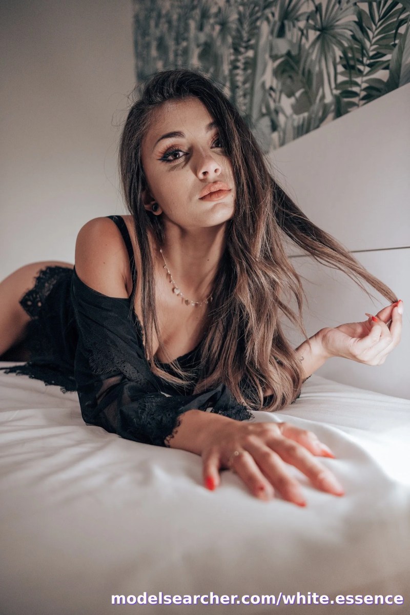 Whiteessence Spotlight #fapsearcheri2