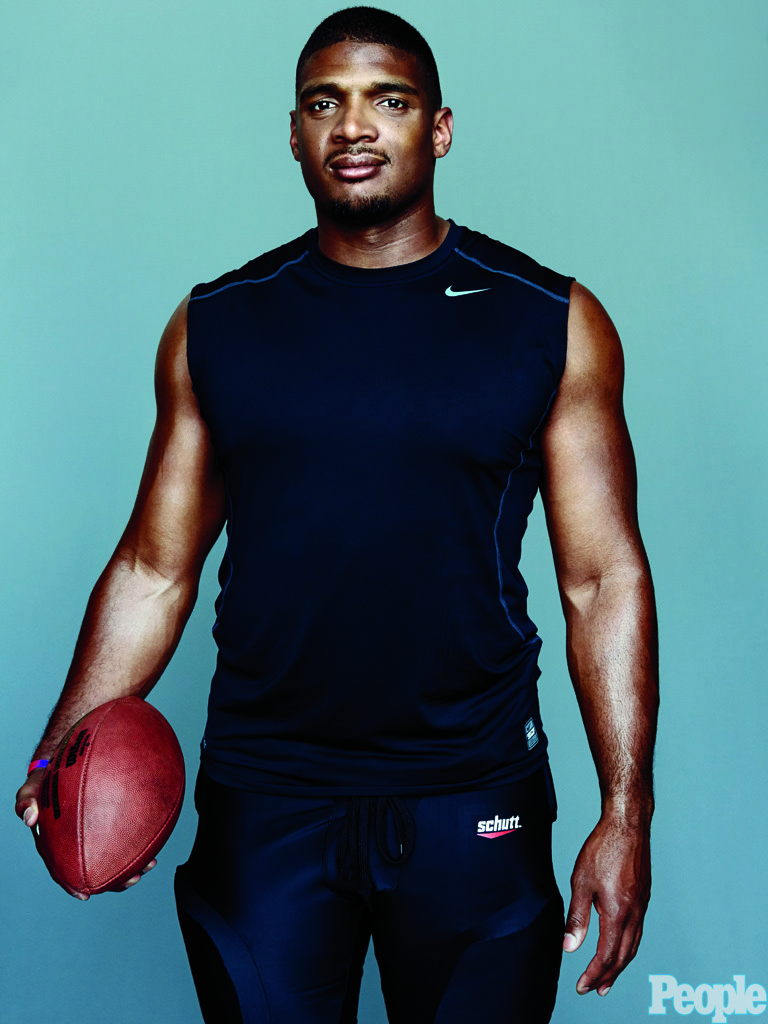 Michael Sam Wikipedia - Gradient Pictures - Artistic 8K Collection