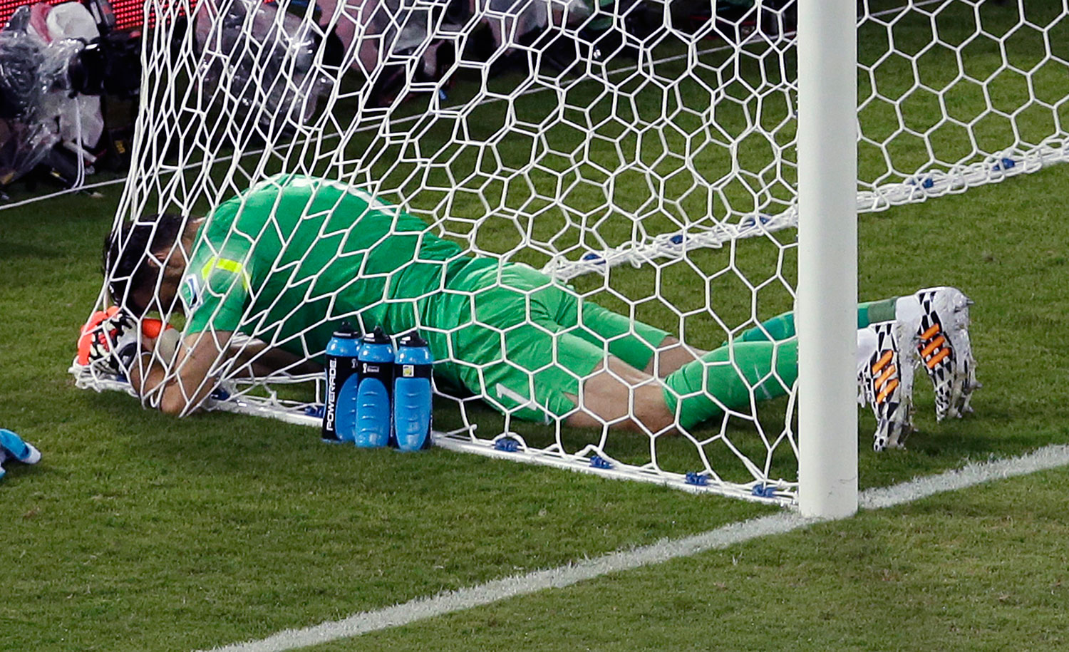 However, while its similarity to the traditional soccer betting makes it a favourite for players, it is not the preferred sport for esports betting by organisers and traditional bookmakers for the same reason. The Soccer Net A Popular Destination For World Cup Players Time