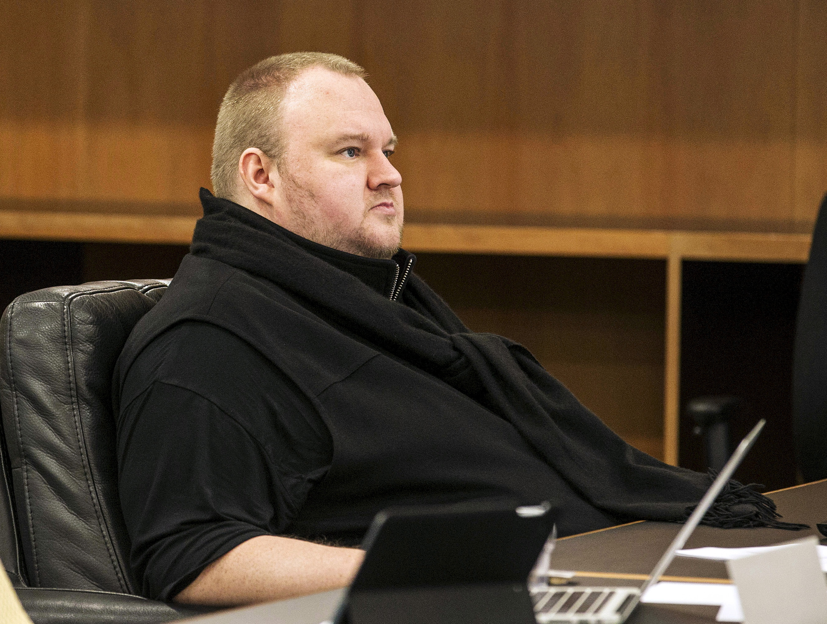 Kim Dotcom Closer To U S Extradition Salon - Geometric Arts - Modern Desktop Collection