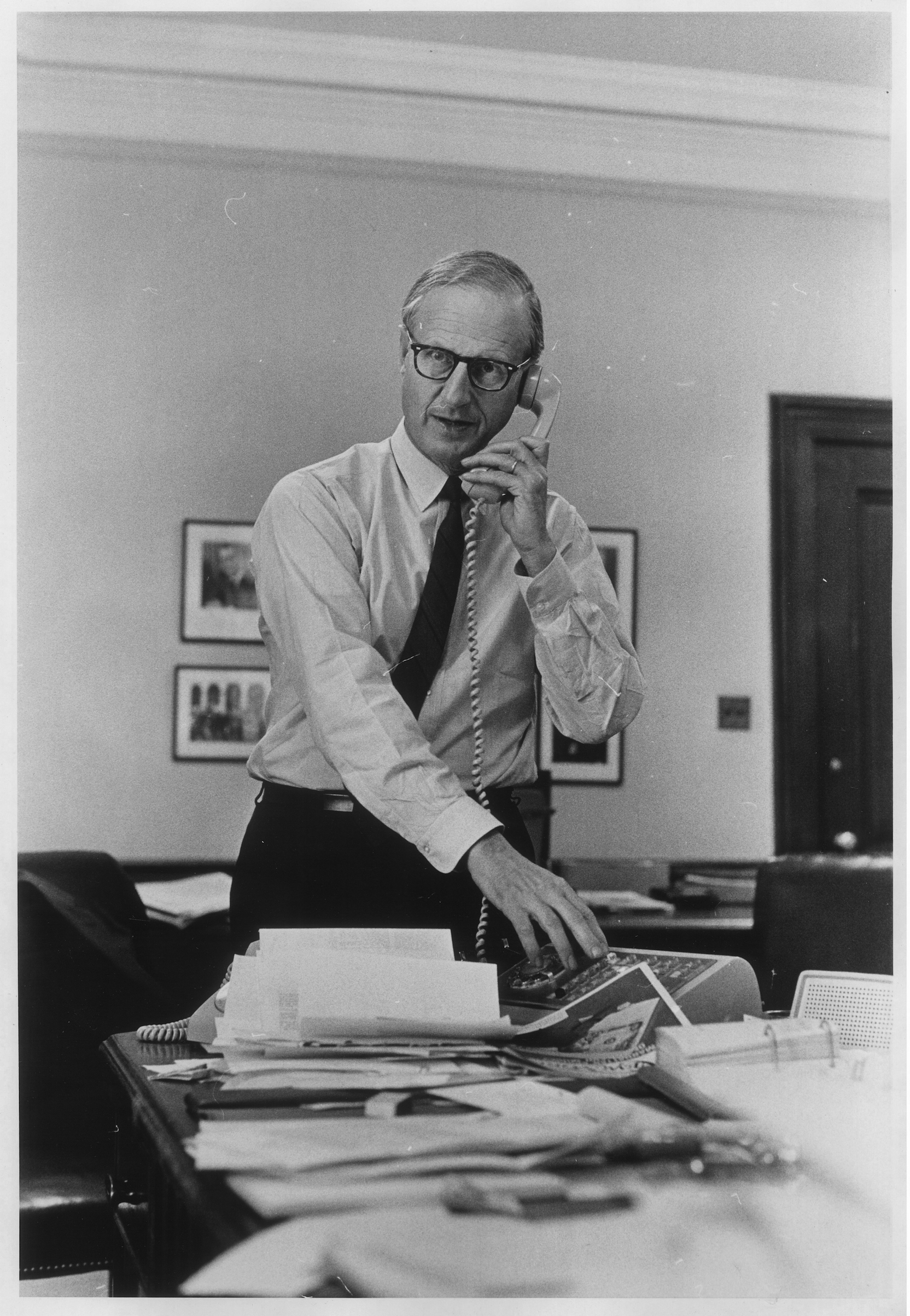 Funeral Held For Robert Morgenthau - Creative Desktop Geometric Arts | Free Download