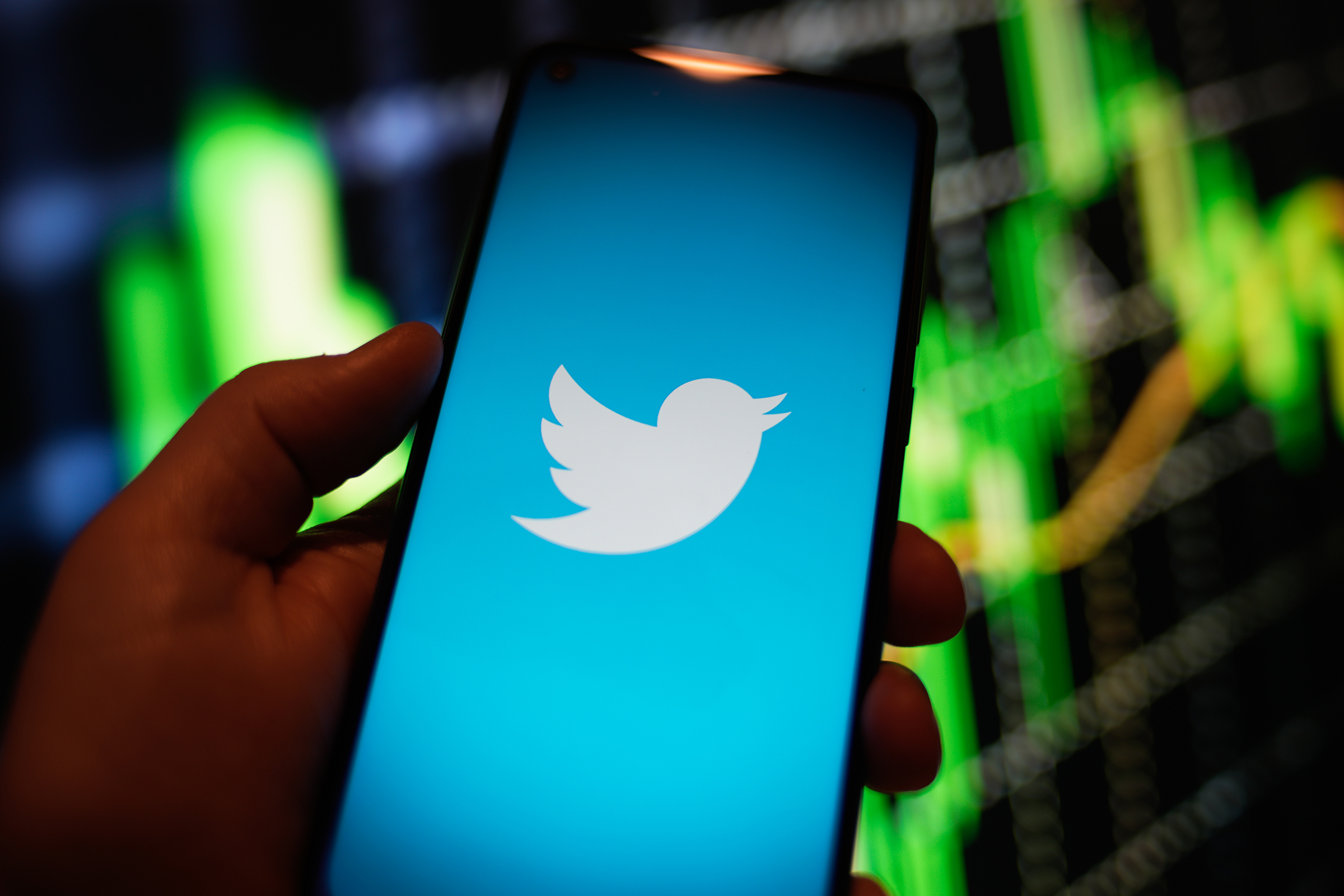 Twitter Edit Button Will Soon Roll Out For Paying Subscribers Phoneworld - Download Ultra HD Landscape Background | Mobile