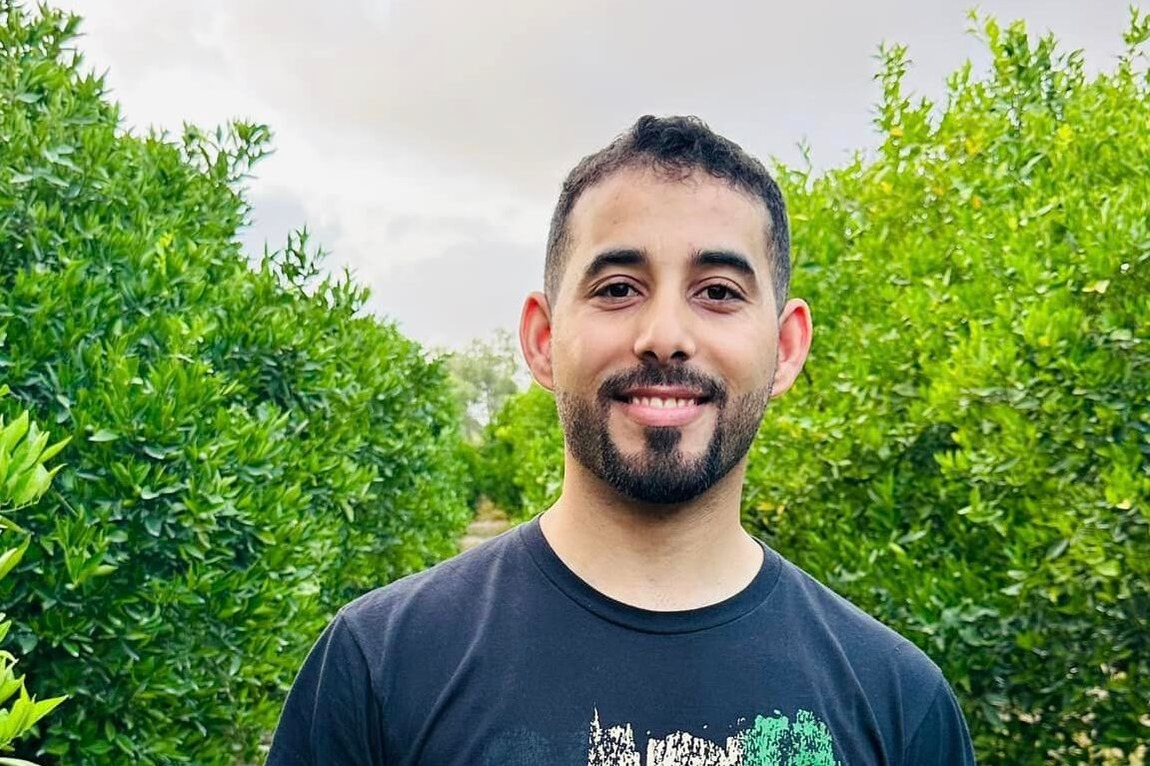 Mosab Abu Toha Medium - Best Gradient Images in Full HD