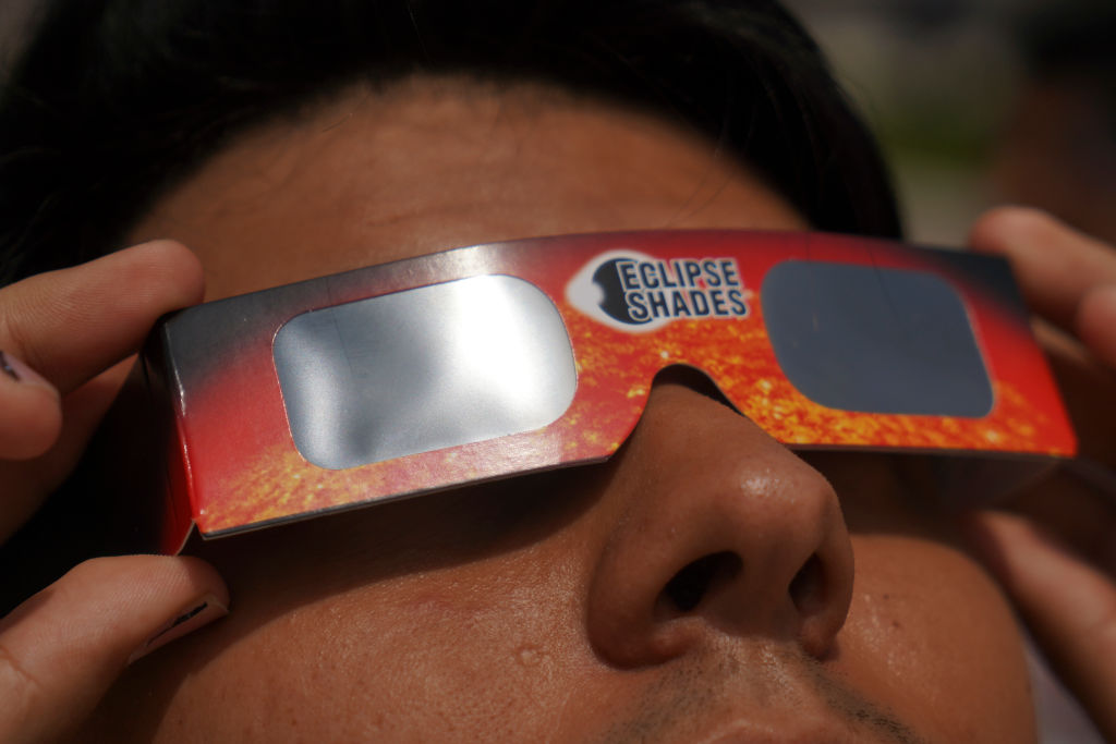 2024 Solar Eclipse Observation Glasses Total Solar Eclipse Glasses - Modern Full HD Colorful Illustrations | Free Download