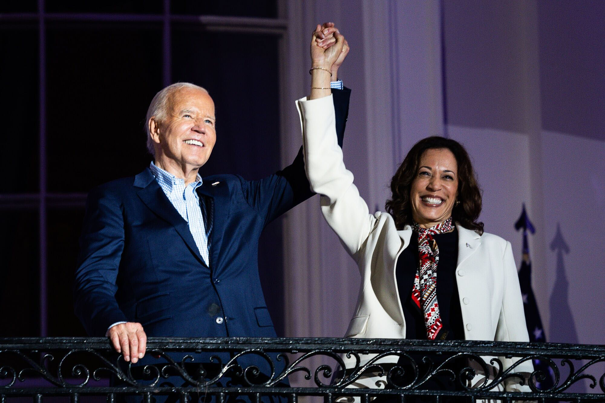 Biden Endorses Kamala Harris After Ending Re Election Bid Time - Ultra HD Light Illustrations for Desktop