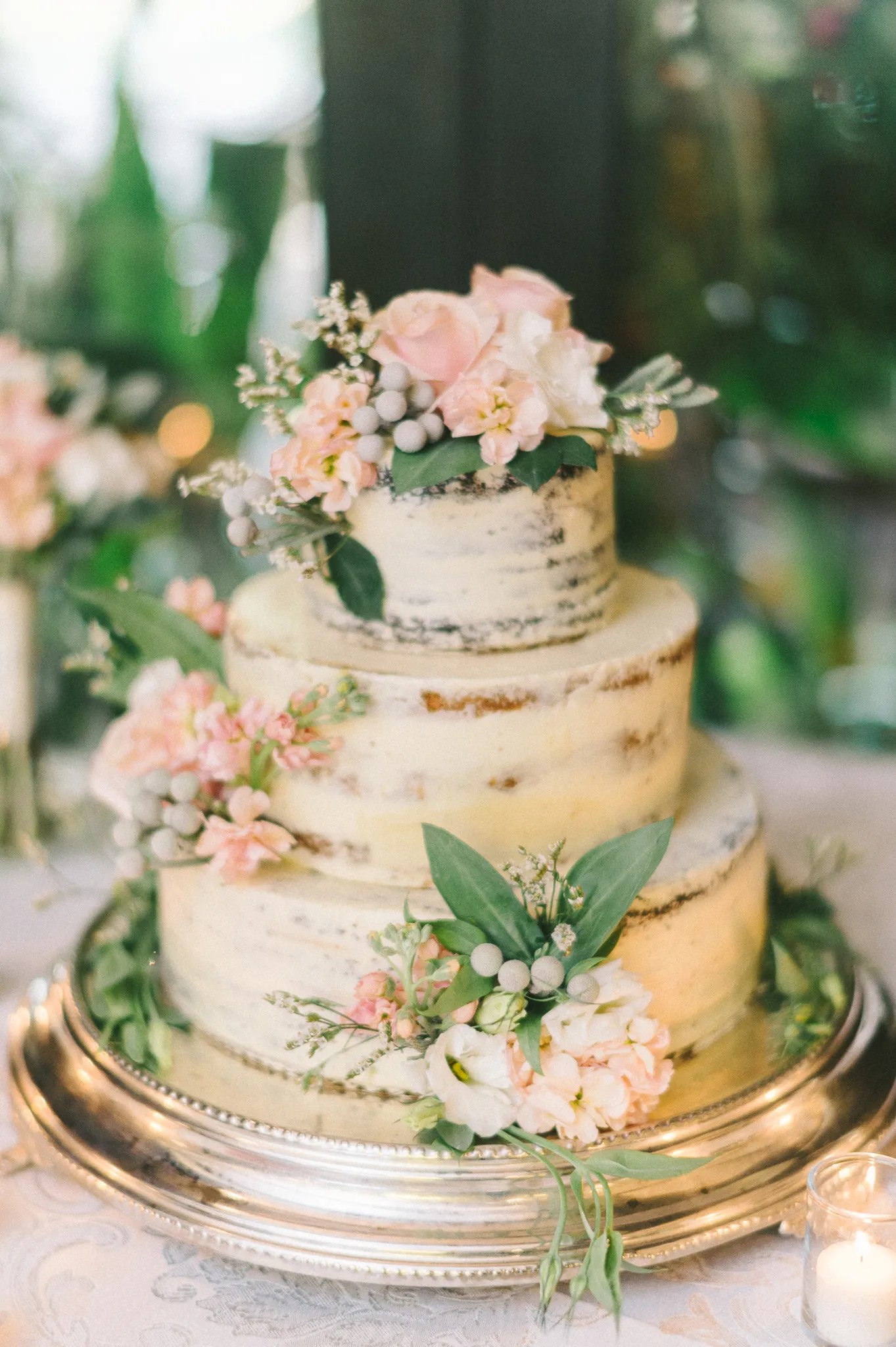 34+ Luxury Ultimate Wedding Venues / Bouquet with Blush and Ivory Roses, White Dahlias and / Exquisite white gowns, beautiful venues and long guest lists can jack up the price tag to epic proportions.