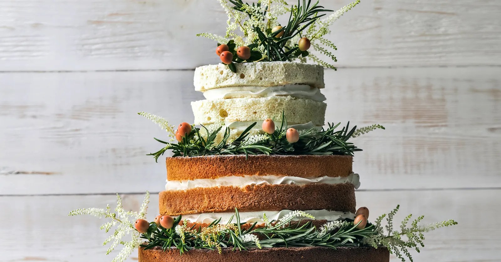 Everything about your wedding should be special, including your cake. 12 Must Read Wedding Cake Tips Wedding Cake Dos And Don Ts