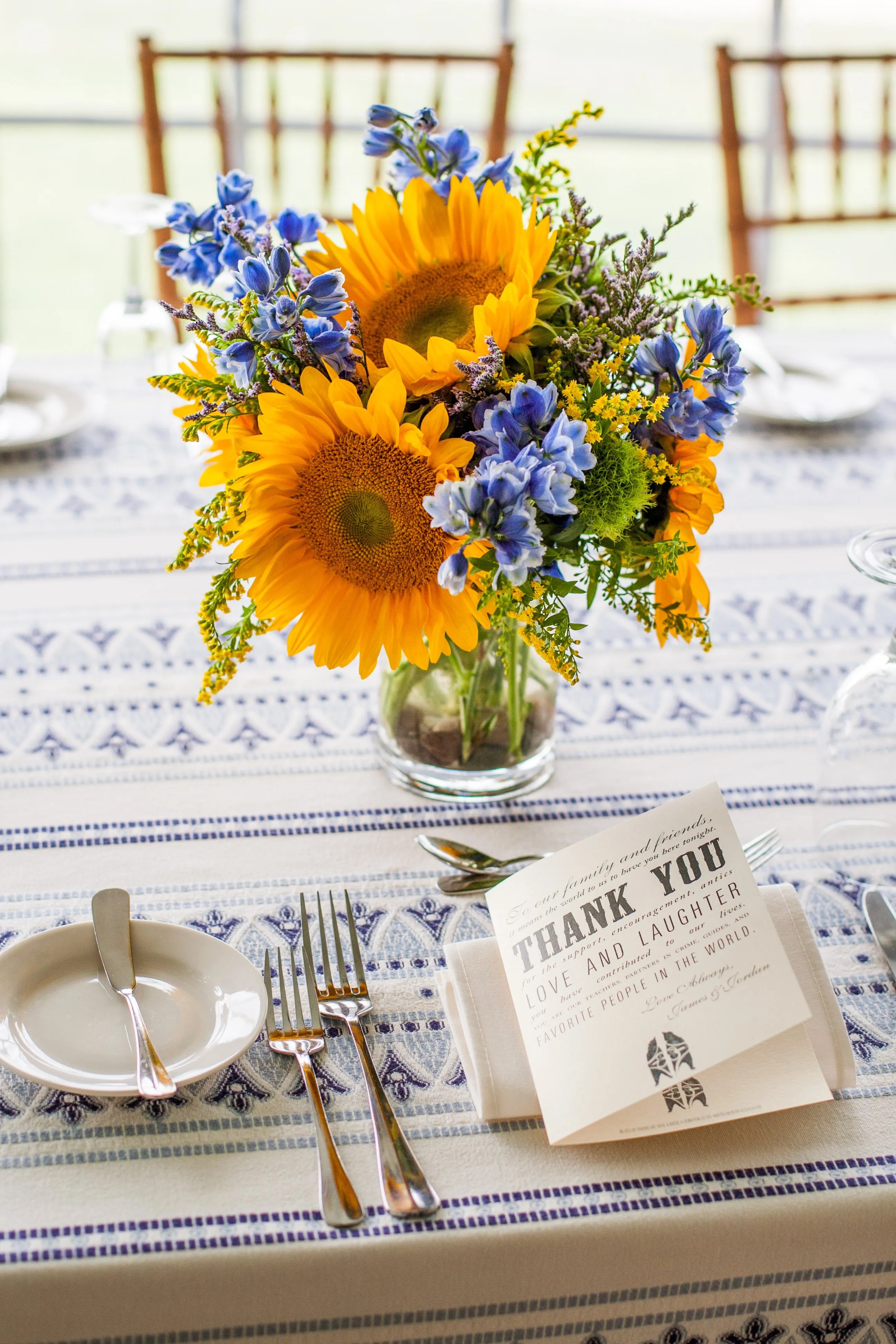 Plus, learn the signs for when it's time to seek medical care for a stuck ring. Yellow and Blue Centerpieces