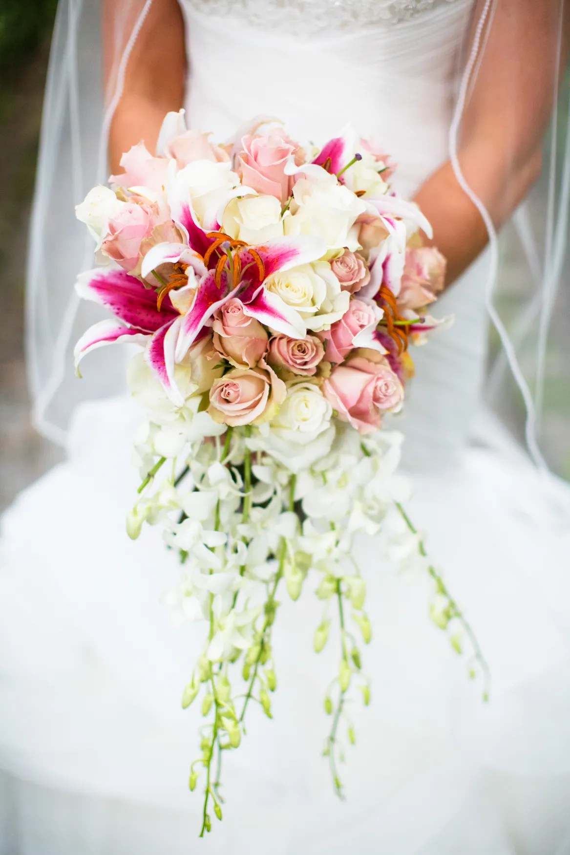 49+ Great Roses And Calla Lily Wedding Bouquets / Wedding Bridal Bouquet Cascading Lavender Purple White : They can freshen up with just a few simple steps, as well as a combination of blue calla lily, rose, .