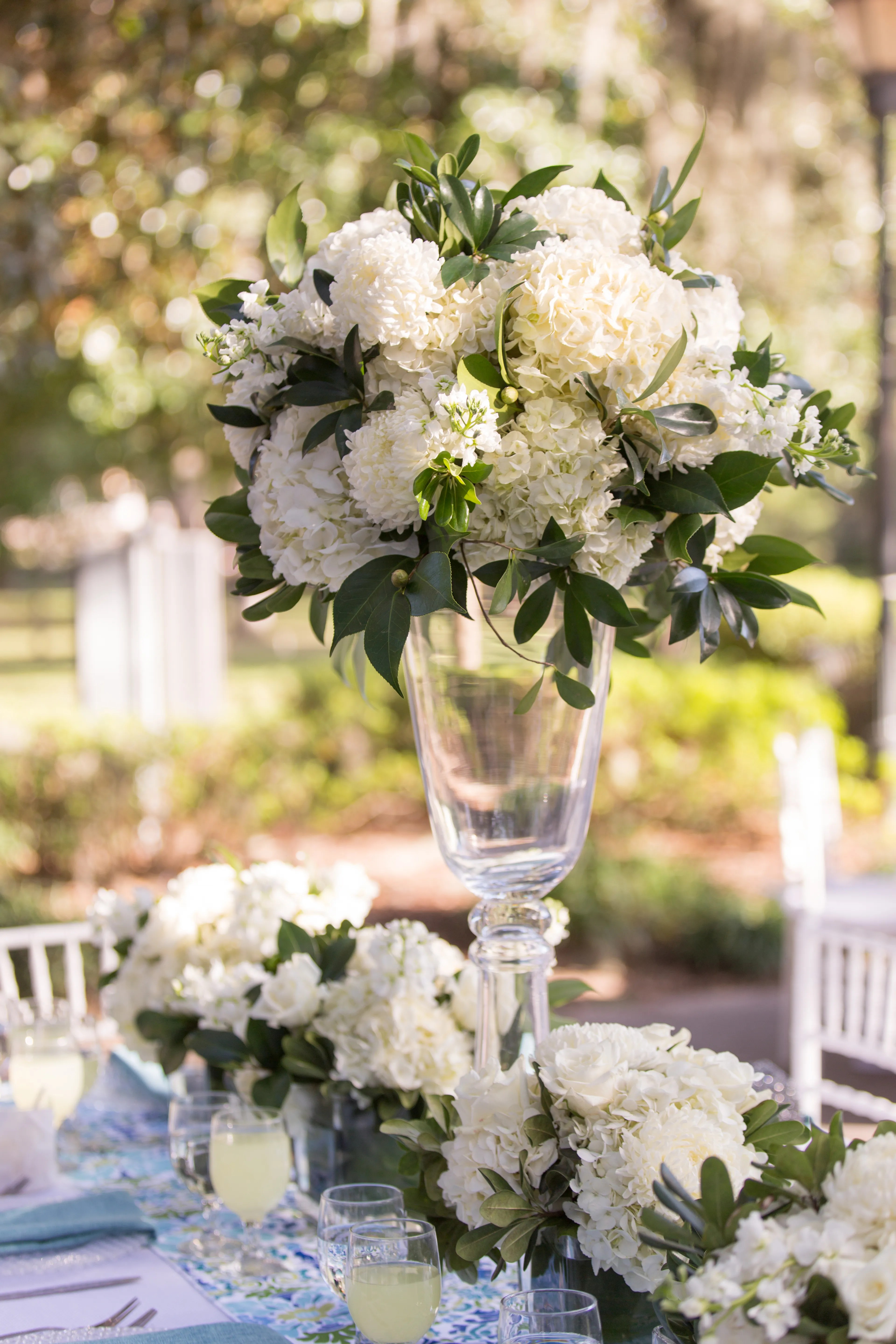 A world undone is an original and very readable account of one of the most significant and often misunderstood events of the last century. Tall Glass Centerpieces with Lush Hydrangea Arrangements