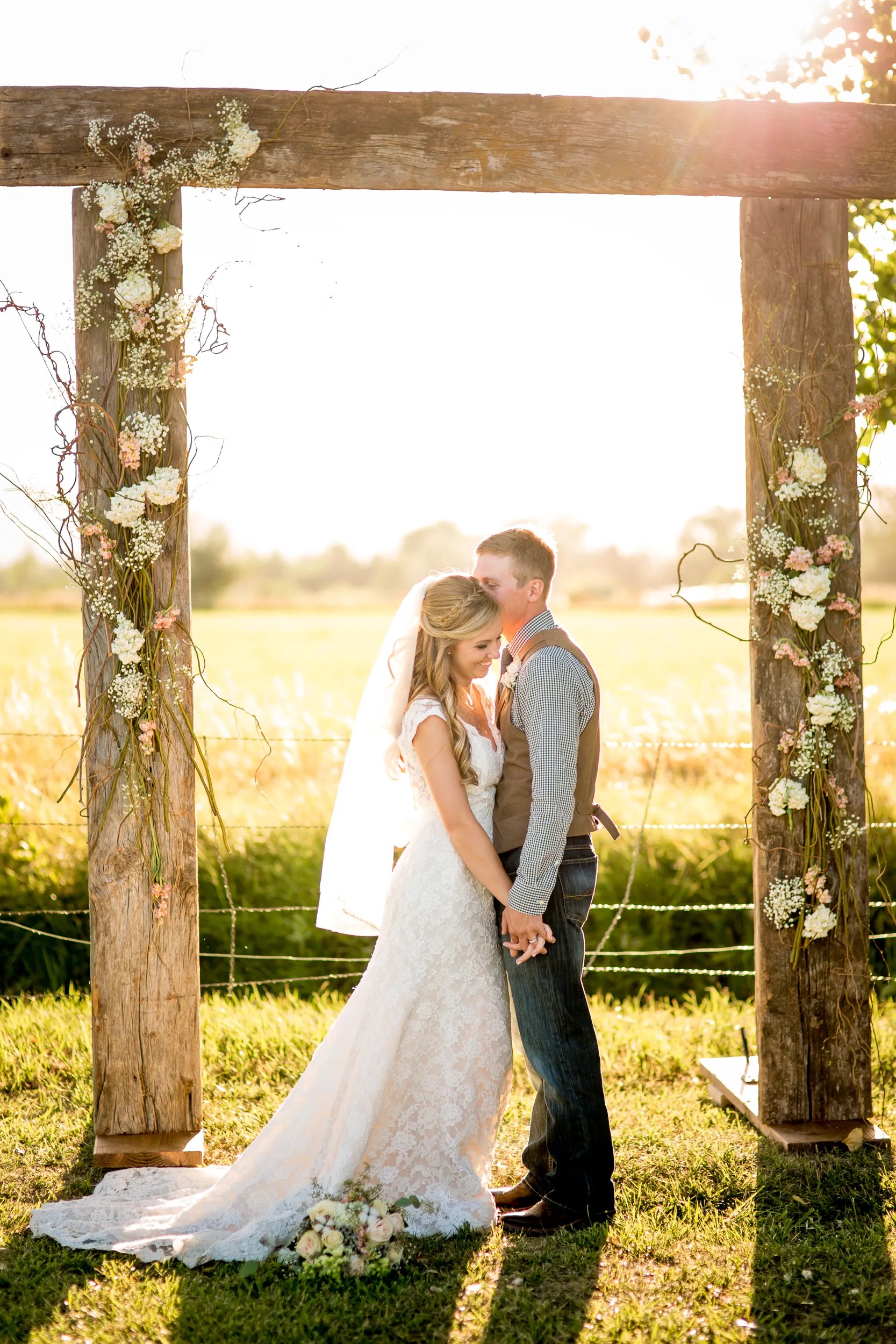 Emily has always loved diy projects, especially ones involving pallets! DIY Barn-Wood Wedding Arbor
