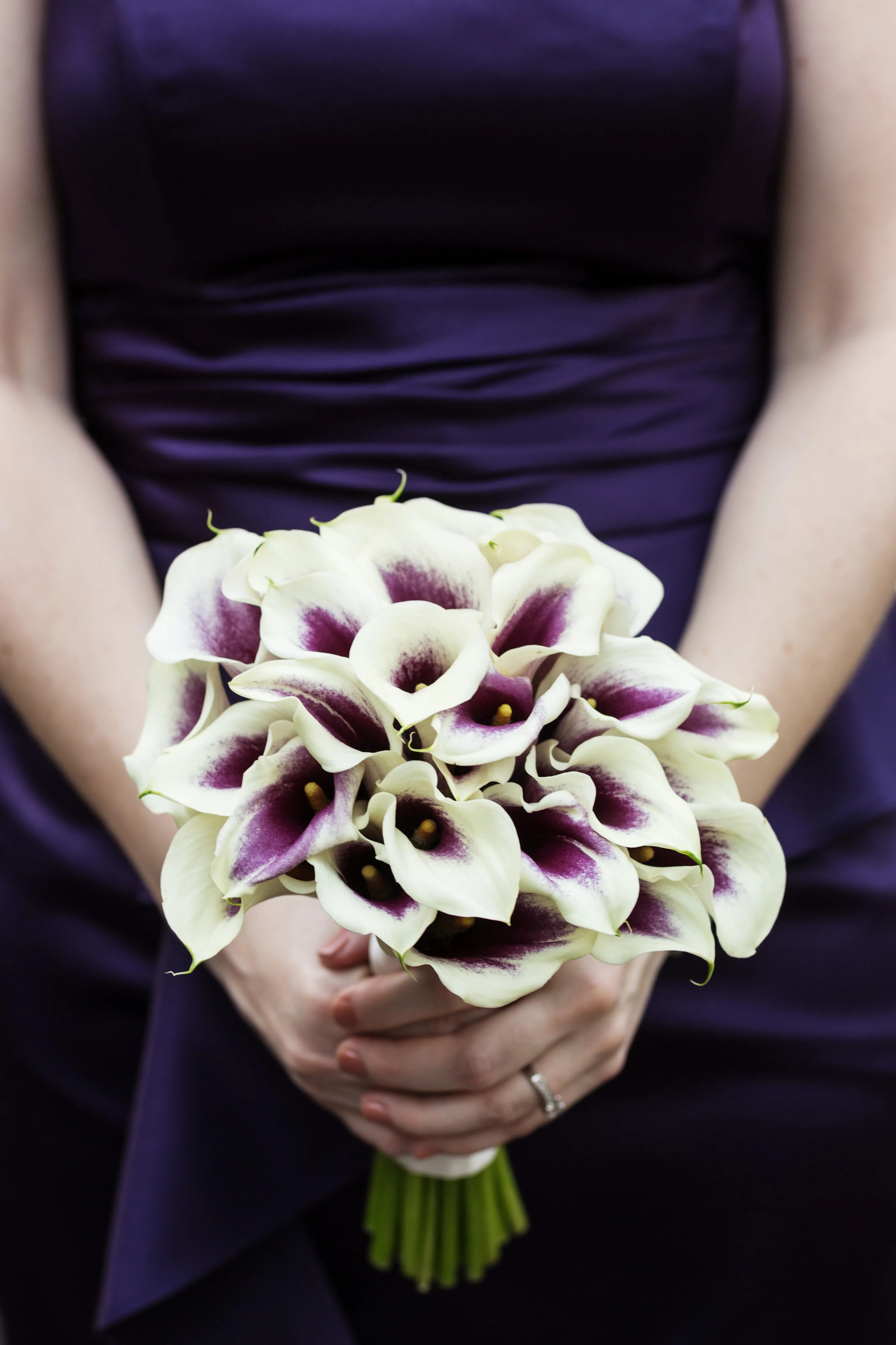 We've rounded up 15 calla lily wedding bouquets that will definitely make you choose calla lily as your new favorite flower. Purple and White Calla Lily Bouquet