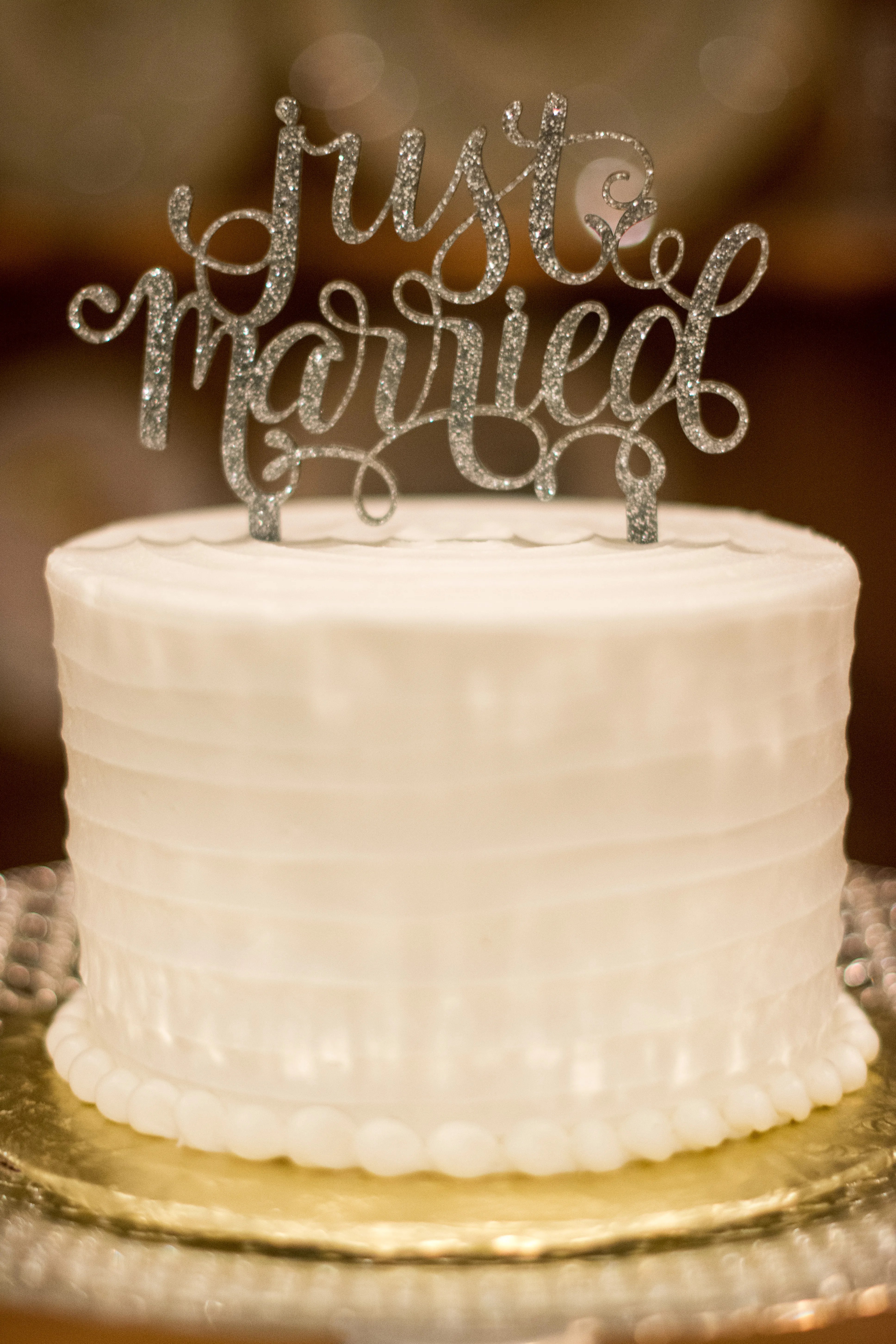 Considering i've made quite a few wedding cakes, my procrastination on putting together this instructable is slightly shameful. Simple, Ivory Single-Tier Wedding Cake