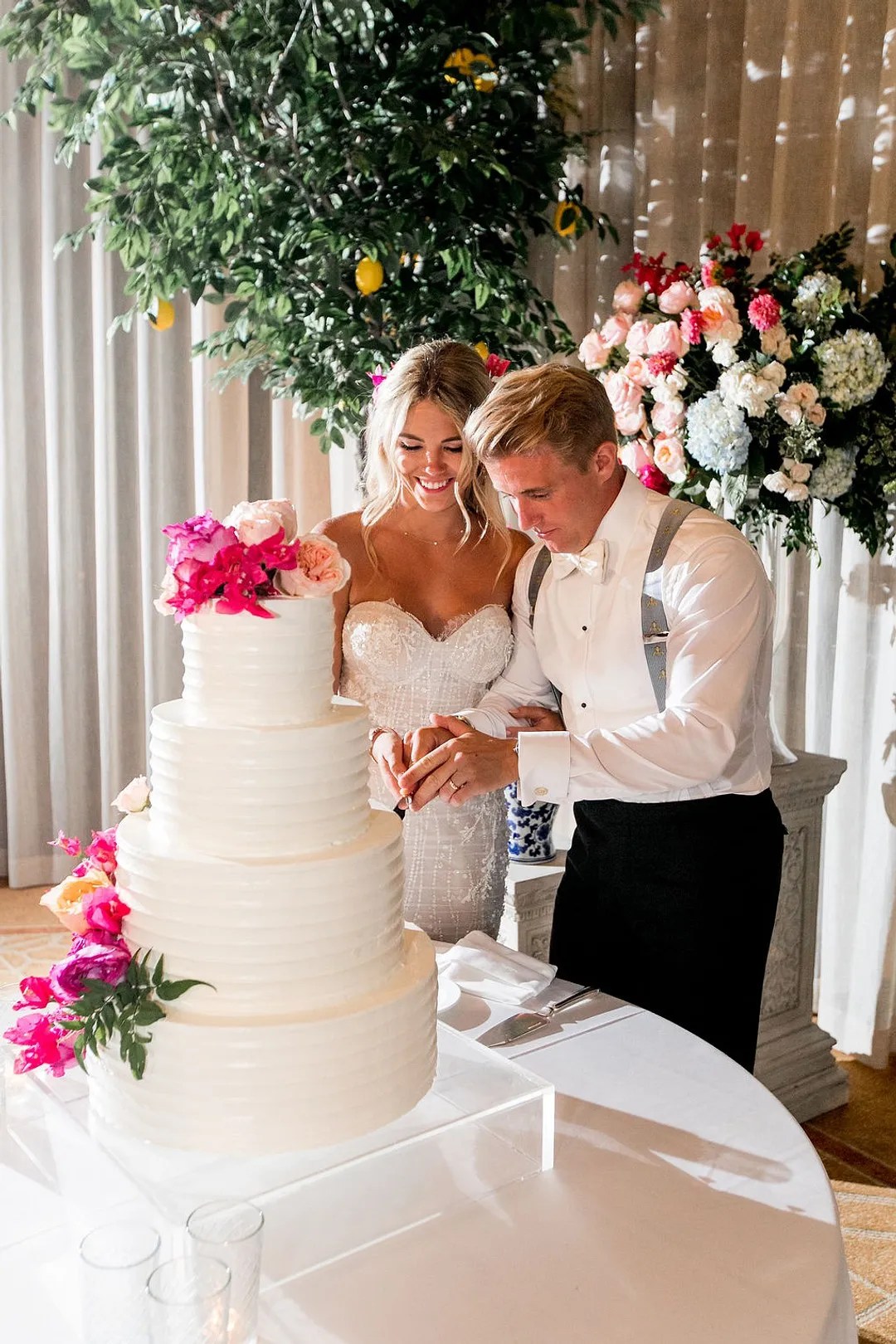 31+ Fresh Wedding Cake Cutting Sets / Navy Blue, Burgundy & Ivory Cupcake Tower - CakeCentral.com : The cutting of the wedding cake is a favorite part of many wedding receptions.