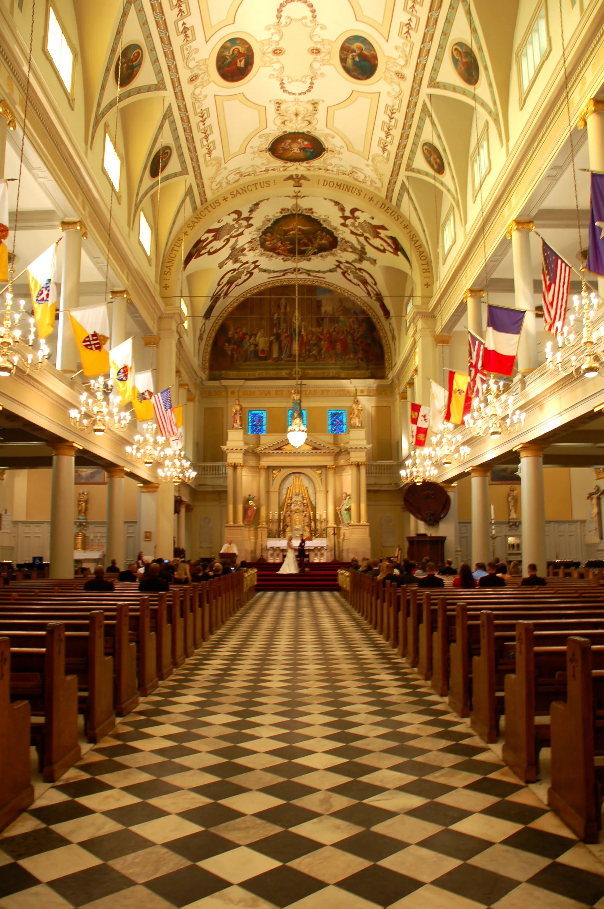 Are you planning a wedding on a tight budget? St. Louis Cathedral Wedding in New Orleans, Louisiana