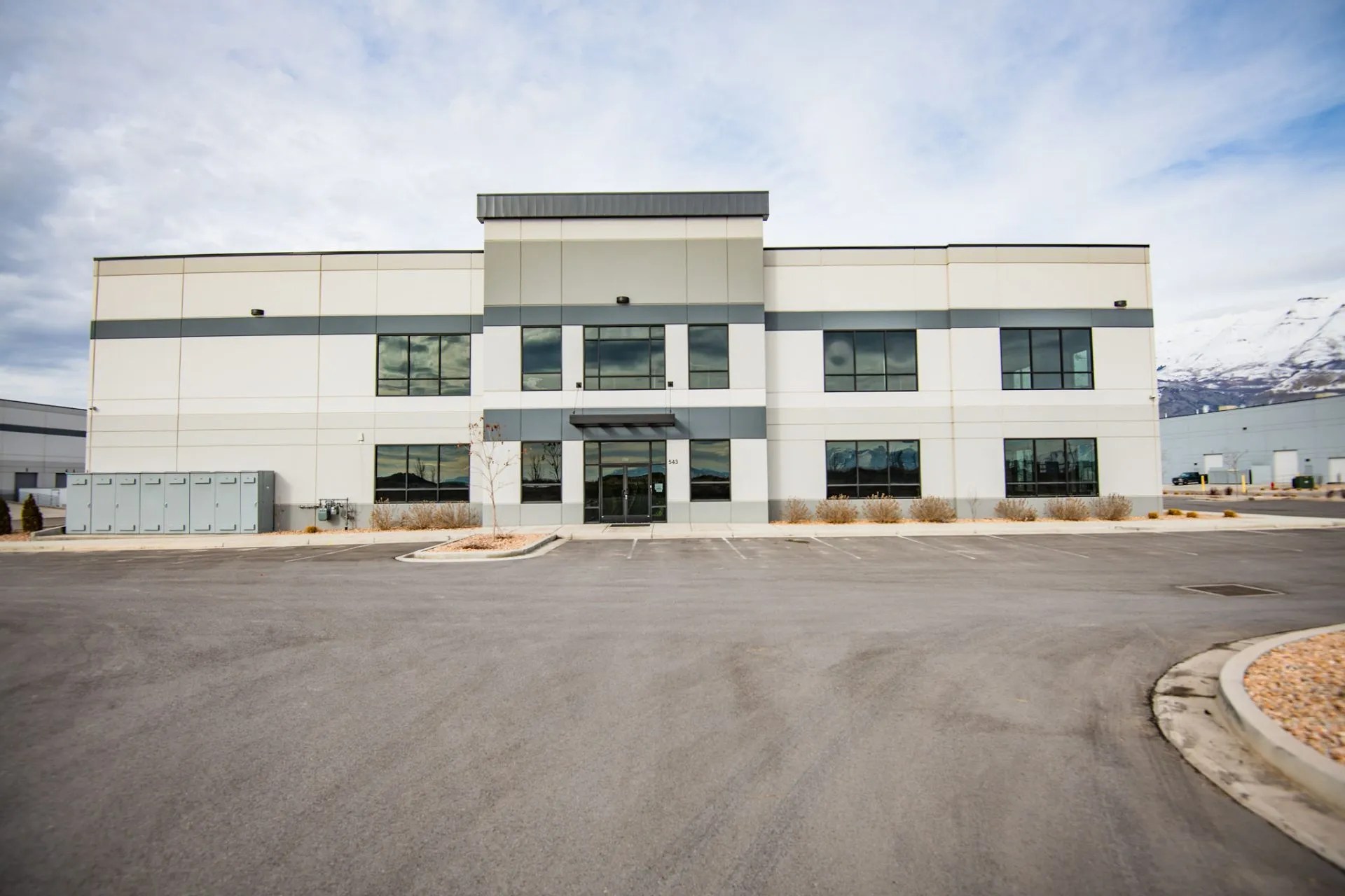 Apogee AFS Tubelite R-Mil Warehouse