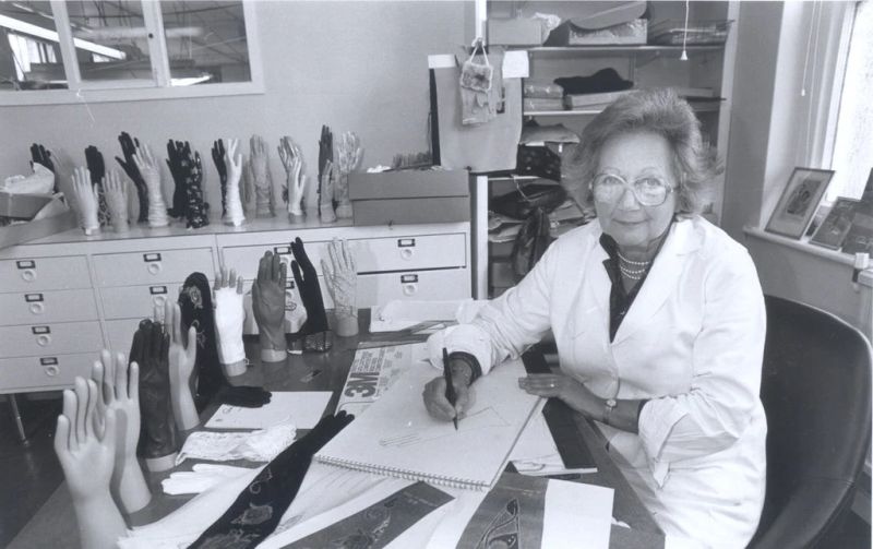 Brand Story Cornelia - Ultra HD Light Wallpaper - HD