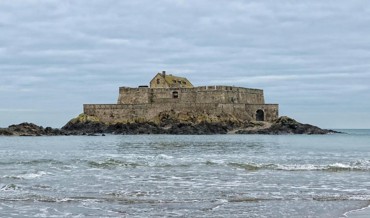 St Malo Ferry Port, Brittany, France - ferry routes and crossing guide