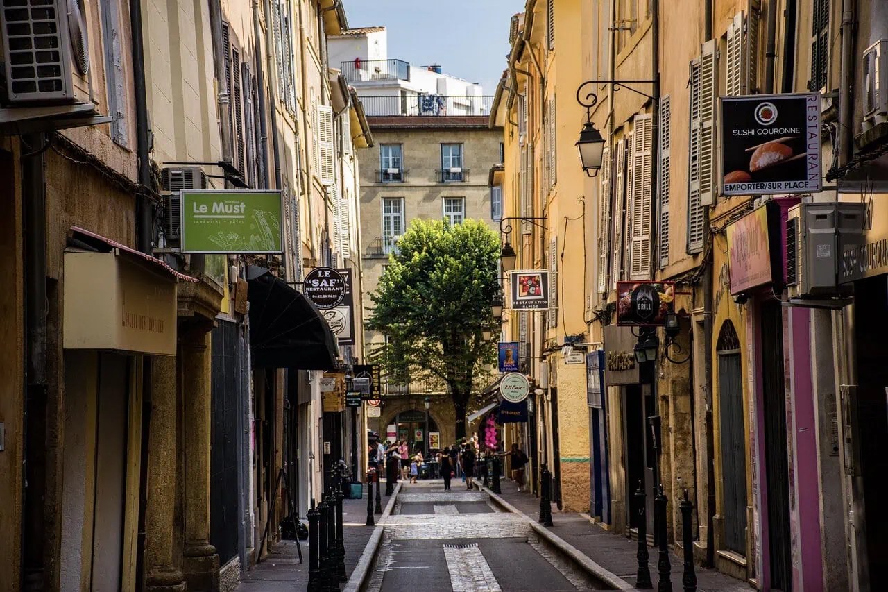 Cours Mirabeau and fountains in Aix-en-Provence, Provence, France