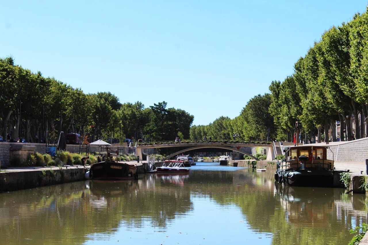 Canal de la Robine running through the centre of Narbonne