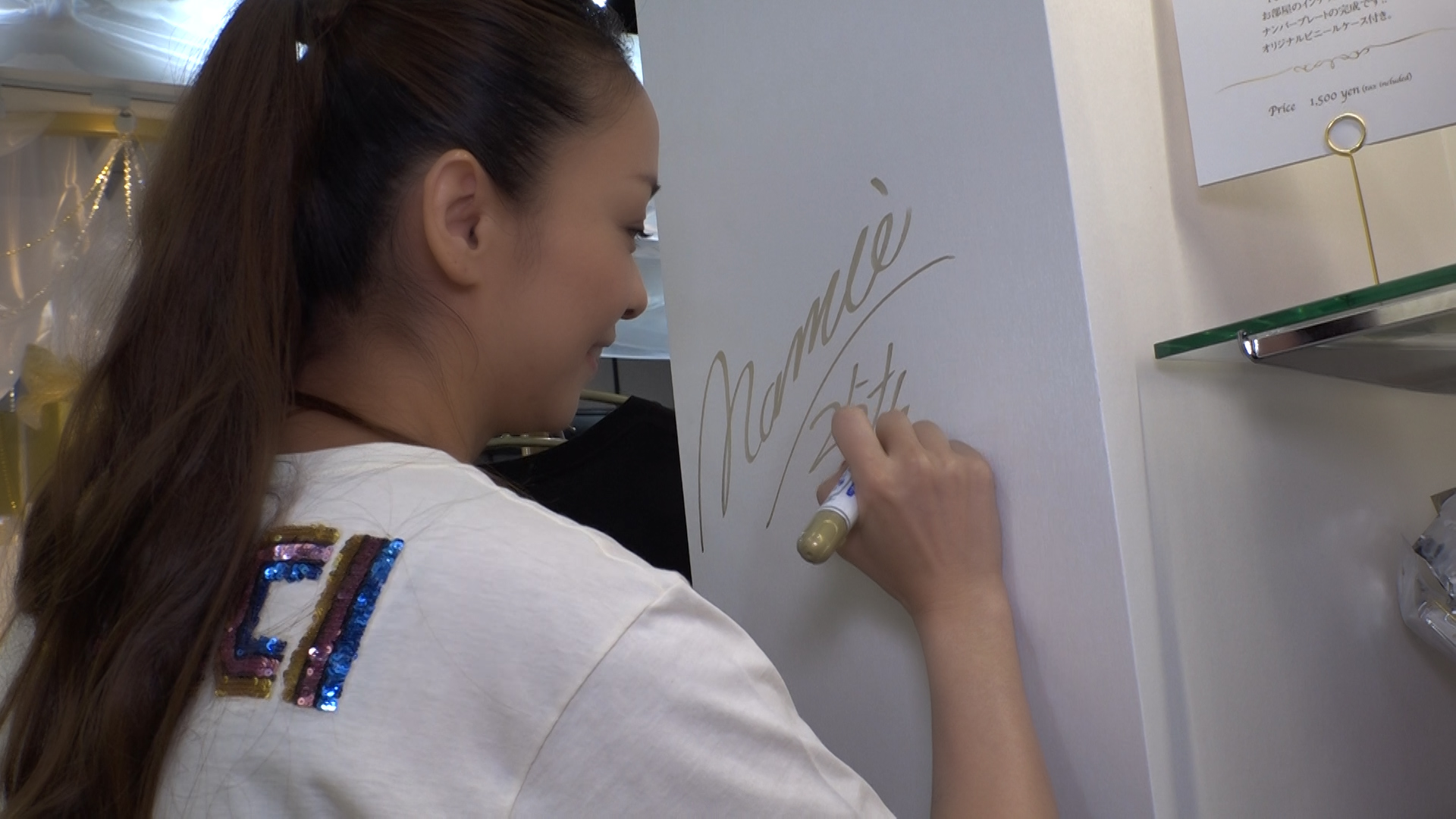 安室奈美恵″Final Space”を訪問！各会場で直筆サインも！