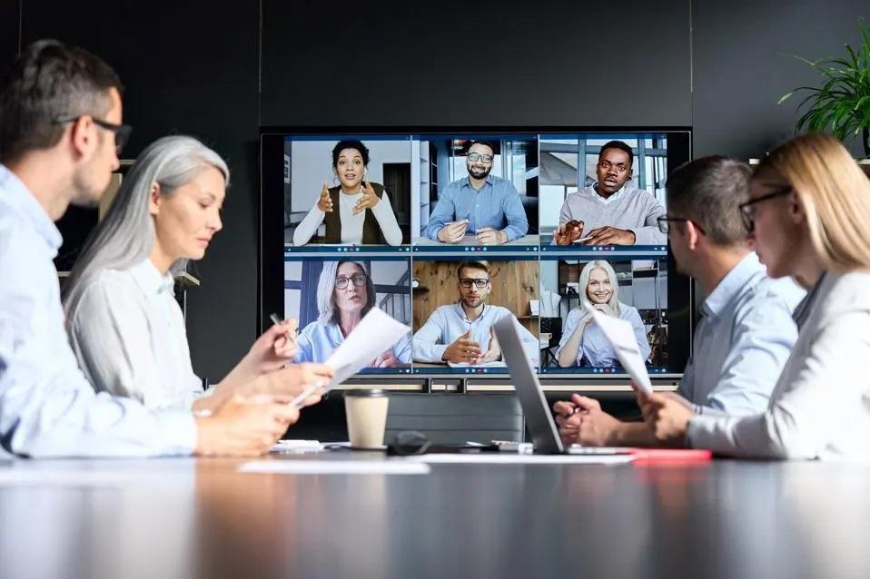 How To Manage In A Hybrid Work Environment