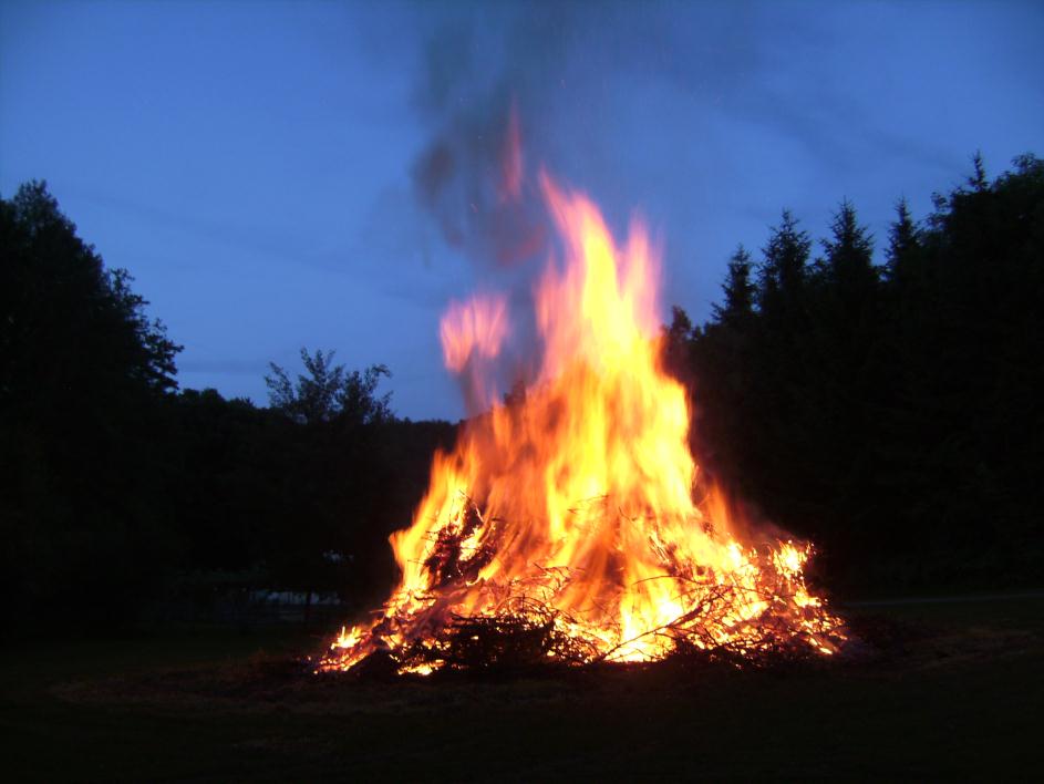 Http Us 123rf Com 450wm Juliannamillion Juliannamillion1508 Juliannamillion150800011 43580361 Illustration Of Iso Feuer Malen Camping Tattoo Flammen Zeichnen