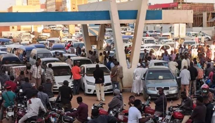 أزمة الوقود في السودان.. فجوة التمويل تخنق الإمداد وترفع كلفة الانتظار