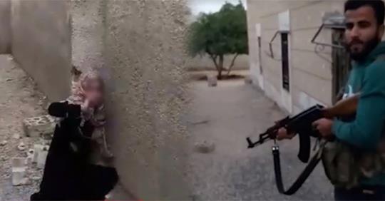 سوري يقتل أخته بالرصاص رغم نظرتها المذعورة وهي تتوسل إليه&hellip;الجريمة أكبر من ثأر للشرف فقد قٌتلت قبلها المئات
